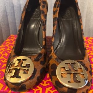 Pre-owned / used , Size 8M  , Tory Burch  Sophie Wedge Leopard Calf Hair